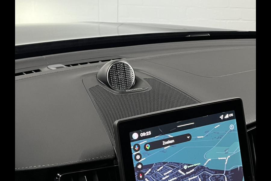 Volvo XC60 2.0 T8 PHEV AWD Ultra Black Edition Trekhaak | Bowers & Wilkins |  Massage | Open dak |  Stoel ventilatie | Stoel-/stuurverwarming | Head-up | 360 camera | *455PK*