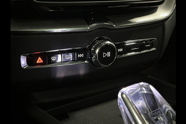 Volvo XC60 2.0 T8 PHEV AWD Ultra Black Edition Bowers & Wilkins |  Massage | Open dak |  Stoel ventilatie | Stoel-/stuurverwarming | Head-up | 360 camera | *455PK*