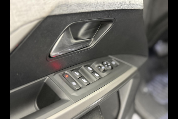 Peugeot 5008 1.2 Hybrid 136pk Allure Automaat Navigatie Cruise control Climate control LED Parkeersensoren Camera Apple Carplay/ Android Auto Radio