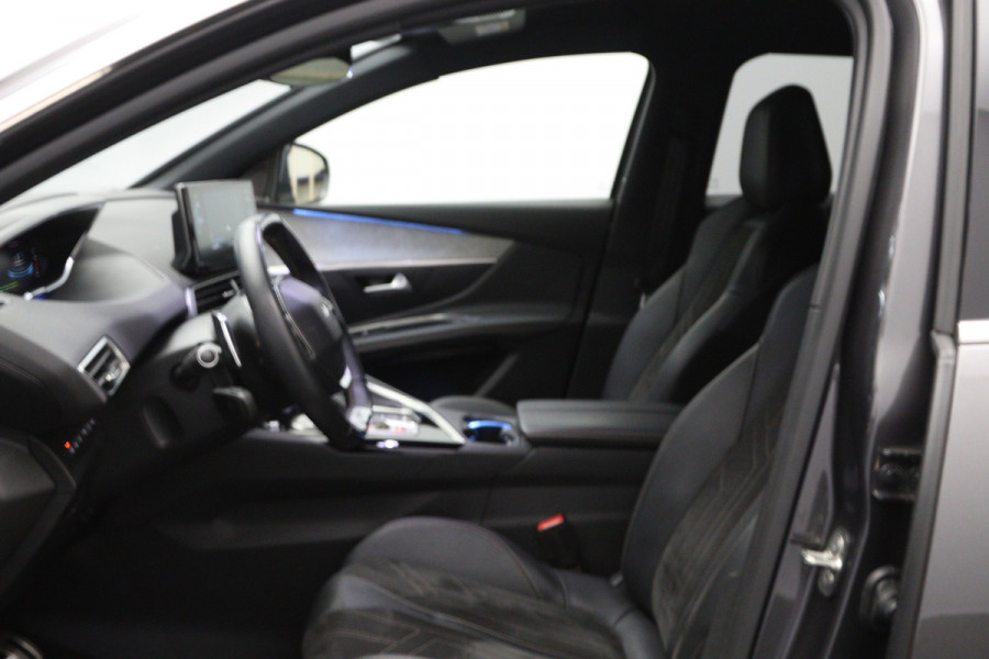 Peugeot 3008 1.6 HYbrid 225 GT, Focal Sound, 19" LM, LED, Camera