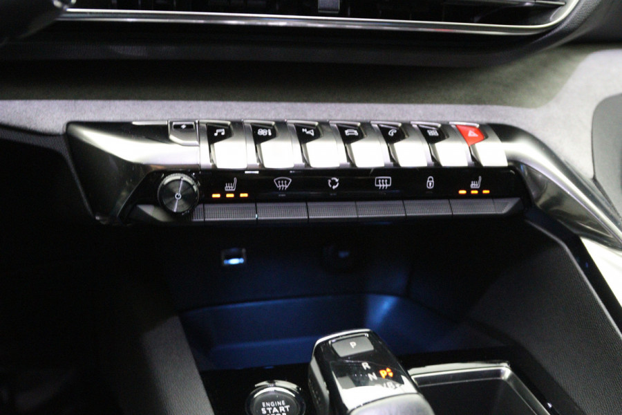 Peugeot 3008 1.6 HYbrid 225 GT, Focal Sound, 19" LM, LED, Camera