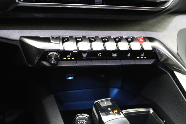 Peugeot 3008 1.6 HYbrid 225 GT, Focal Sound, 19" LM, LED, Camera
