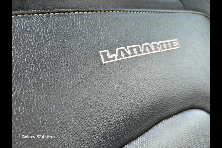 Dodge Ram 1500 5.7 V8 4x4 Crew Cab Laramie / NAP / Leder / Memory / Elek Stoelen / Open Pano / Led / Pdc / Trekhaak / 22 Inch