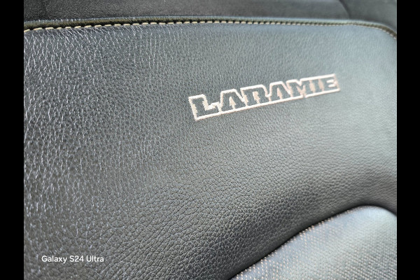 Dodge Ram 1500 5.7 V8 4x4 Crew Cab Laramie / NAP / Leder / Memory / Elek Stoelen / Open Pano / Led / Pdc / Trekhaak / 22 Inch