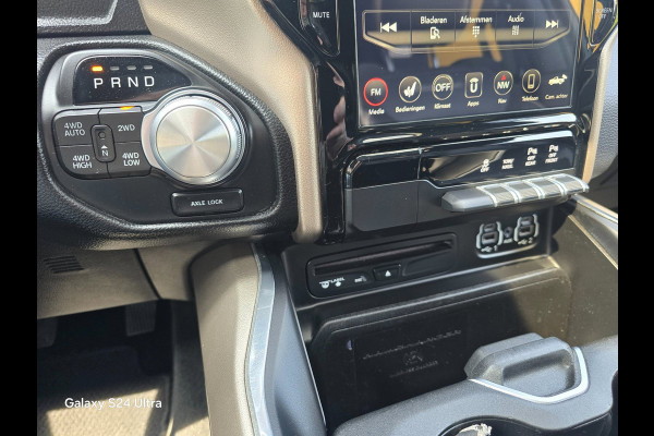 Dodge Ram 1500 5.7 V8 4x4 Crew Cab Laramie / NAP / Leder / Memory / Elek Stoelen / Open Pano / Led / Pdc / Trekhaak / 22 Inch