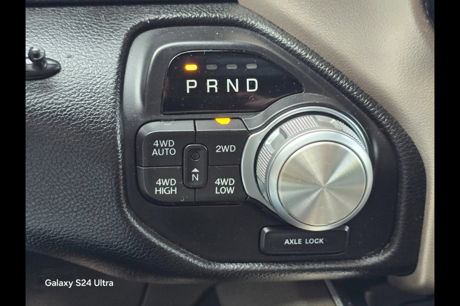 Dodge Ram 1500 5.7 V8 4x4 Crew Cab Laramie / NAP / Leder / Memory / Elek Stoelen / Open Pano / Led / Pdc / Trekhaak / 22 Inch