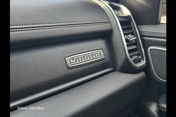 Dodge Ram 1500 5.7 V8 4x4 Crew Cab Laramie / NAP / Leder / Memory / Elek Stoelen / Open Pano / Led / Pdc / Trekhaak / 22 Inch