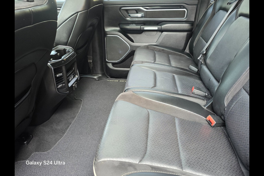 Dodge Ram 1500 5.7 V8 4x4 Crew Cab Laramie / NAP / Leder / Memory / Elek Stoelen / Open Pano / Led / Pdc / Trekhaak / 22 Inch