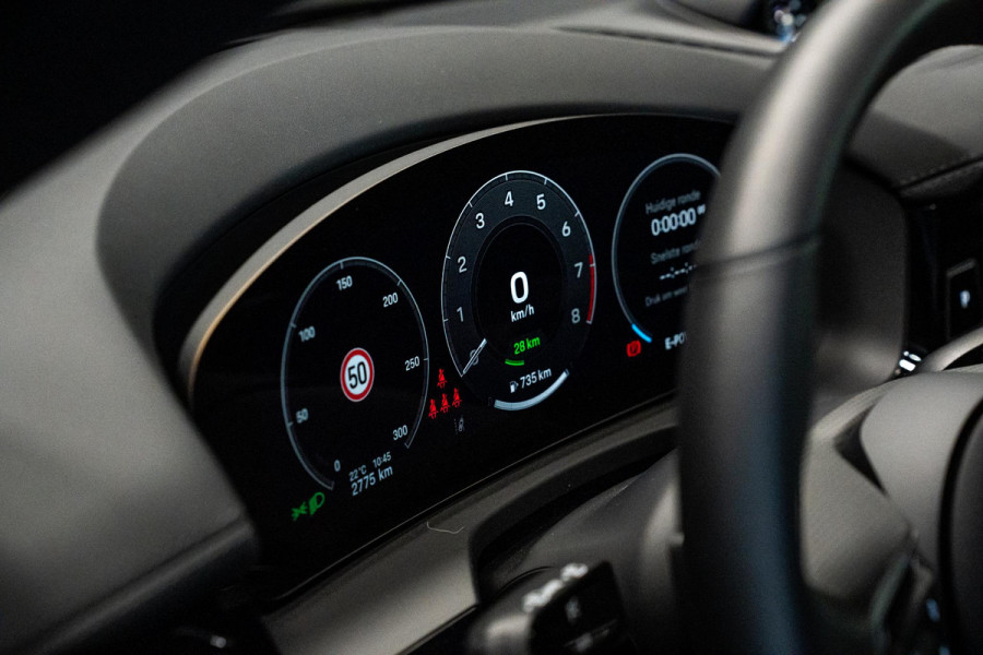 Porsche Panamera 2.9 4S E-Hybrid *Panorama / Sport-Chrono / Sport-Design / HUD / Soft-Close / Surround-view*
