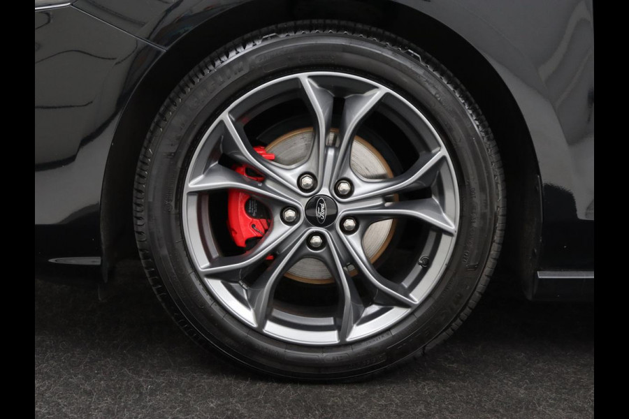 Ford Focus 1.0 EcoBoost Hybrid ST Line X | 68.600km NAP | Trekhaak | Carplay | B&O Sound | Camera | Keyless | Full LED | Climate control | Cruise control | Bluetooth