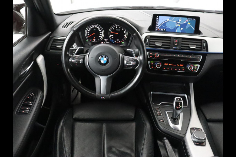 BMW 1-serie M140i High Executive | Stoelverwarming | Carplay | Leder | Adaptief LED | Keyless | Navigatie | Sportstoelen | Parkeerhulp | Climate control | Cruise control | Bluetooth | Getint glas | M Sport