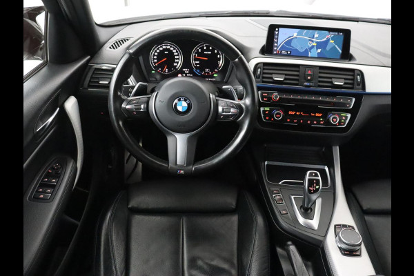 BMW 1-serie M140i High Executive | Stoelverwarming | Carplay | Leder | Adaptief LED | Keyless | Navigatie | Sportstoelen | Parkeerhulp | Climate control | Cruise control | Bluetooth | Getint glas | M Sport