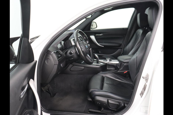 BMW 1-serie M140i High Executive | Stoelverwarming | Carplay | Leder | Adaptief LED | Keyless | Navigatie | Sportstoelen | Parkeerhulp | Climate control | Cruise control | Bluetooth | Getint glas | M Sport