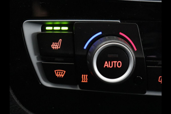 BMW 1-serie M140i High Executive | Stoelverwarming | Carplay | Leder | Adaptief LED | Keyless | Navigatie | Sportstoelen | Parkeerhulp | Climate control | Cruise control | Bluetooth | Getint glas | M Sport