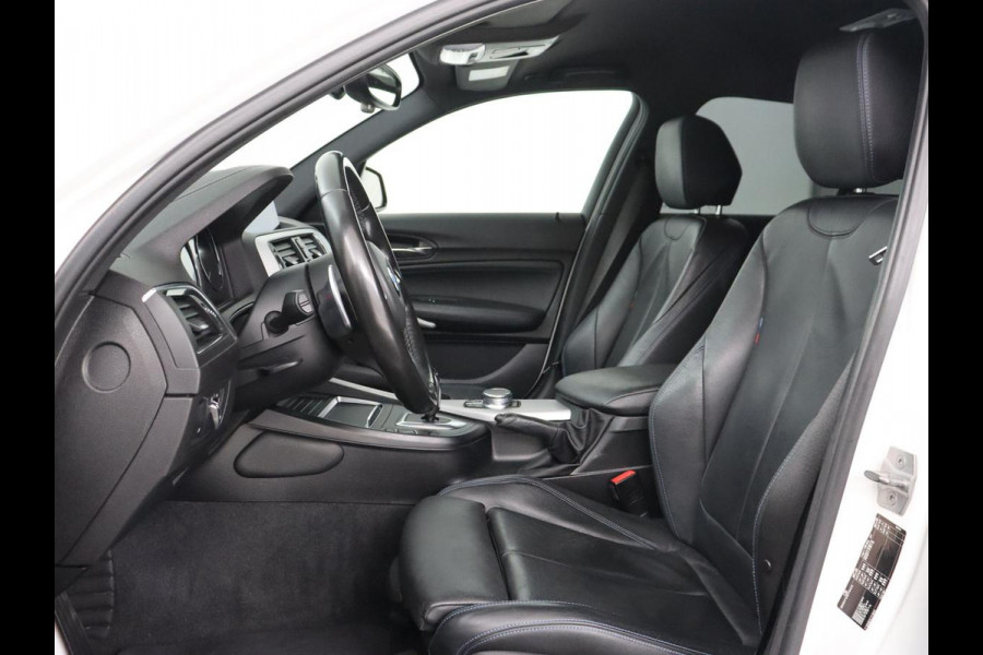 BMW 1-serie M140i High Executive | Stoelverwarming | Carplay | Leder | Adaptief LED | Keyless | Navigatie | Sportstoelen | Parkeerhulp | Climate control | Cruise control | Bluetooth | Getint glas | M Sport