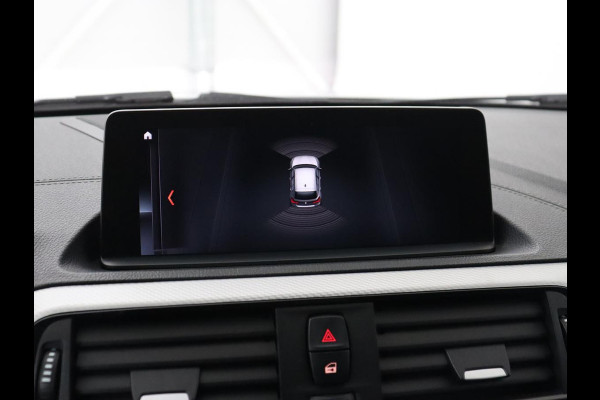 BMW 1-serie M140i High Executive | Stoelverwarming | Carplay | Leder | Adaptief LED | Keyless | Navigatie | Sportstoelen | Parkeerhulp | Climate control | Cruise control | Bluetooth | Getint glas | M Sport