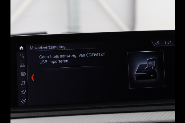 BMW 1-serie M140i High Executive | Stoelverwarming | Carplay | Leder | Adaptief LED | Keyless | Navigatie | Sportstoelen | Parkeerhulp | Climate control | Cruise control | Bluetooth | Getint glas | M Sport