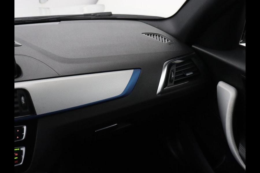 BMW 1-serie M140i High Executive | Stoelverwarming | Carplay | Leder | Adaptief LED | Keyless | Navigatie | Sportstoelen | Parkeerhulp | Climate control | Cruise control | Bluetooth | Getint glas | M Sport