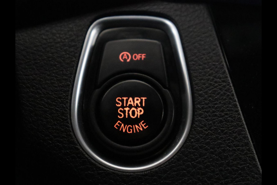 BMW 1-serie M140i High Executive | Stoelverwarming | Carplay | Leder | Adaptief LED | Keyless | Navigatie | Sportstoelen | Parkeerhulp | Climate control | Cruise control | Bluetooth | Getint glas | M Sport