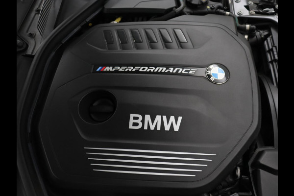 BMW 1-serie M140i High Executive | Stoelverwarming | Carplay | Leder | Adaptief LED | Keyless | Navigatie | Sportstoelen | Parkeerhulp | Climate control | Cruise control | Bluetooth | Getint glas | M Sport