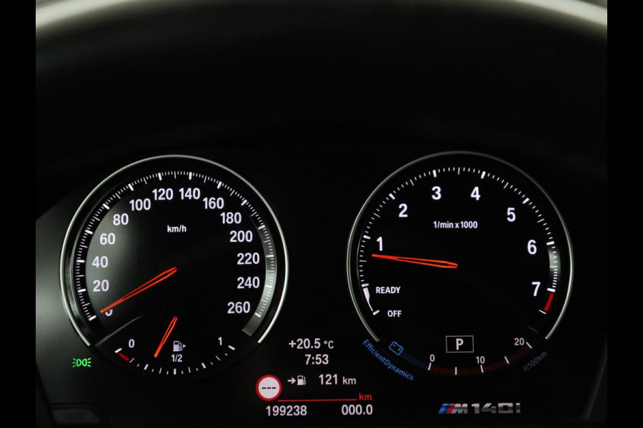 BMW 1-serie M140i High Executive | Stoelverwarming | Carplay | Leder | Adaptief LED | Keyless | Navigatie | Sportstoelen | Parkeerhulp | Climate control | Cruise control | Bluetooth | Getint glas | M Sport