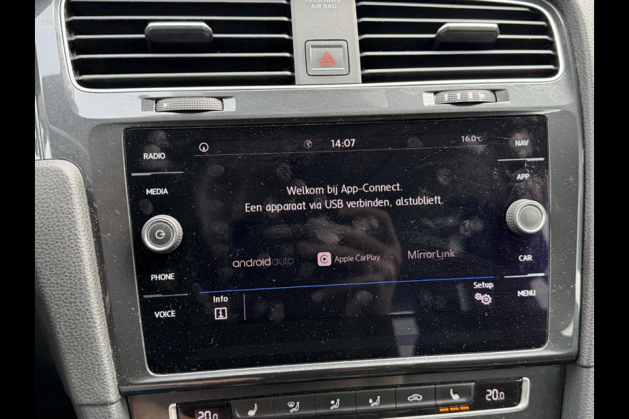 Volkswagen Golf 1.6 TDI Comfortline Business | Navigatie | Camera | DAB | Adaptive Cruise Control |  ACC |