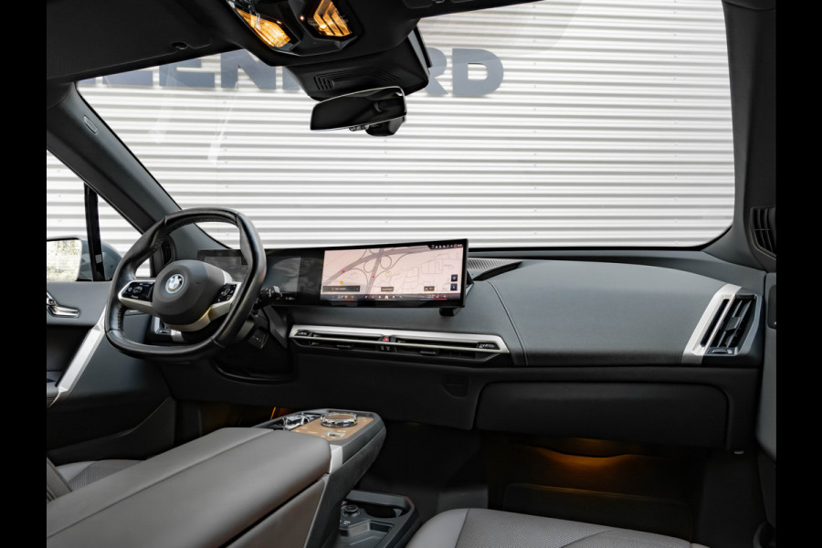 BMW iX xDrive50 - 112kWh - Sport Pakket - Pano - Driving Ass Prof - Head-up