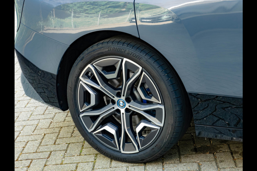 BMW iX xDrive50 - 112kWh - Sport Pakket - Pano - Driving Ass Prof - Head-up