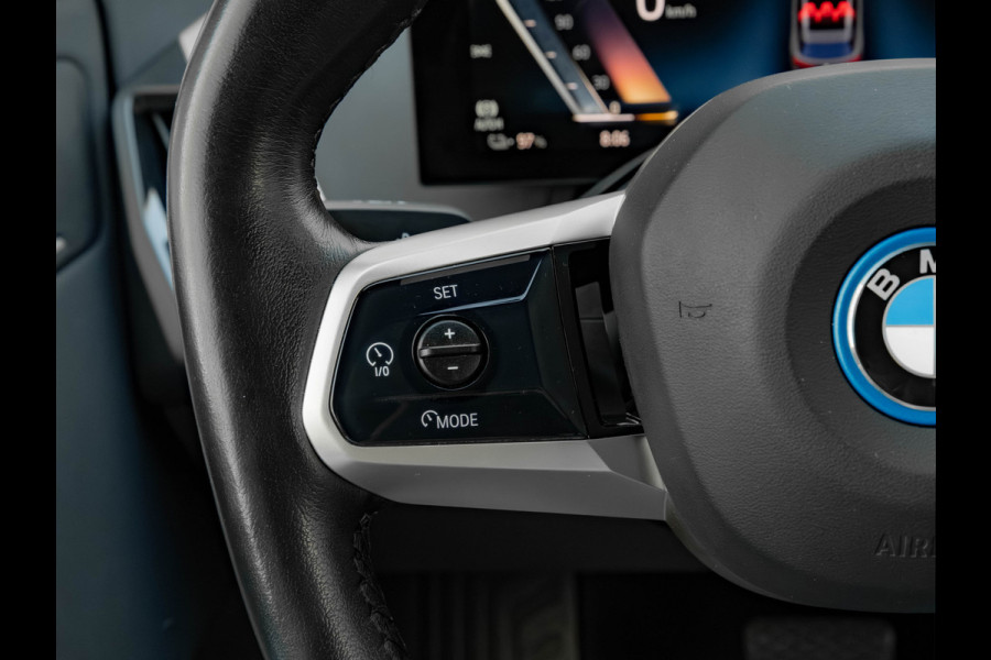 BMW iX xDrive50 - 112kWh - Sport Pakket - Pano - Driving Ass Prof - Head-up