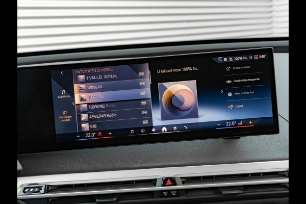 BMW iX xDrive50 - 112kWh - Sport Pakket - Pano - Driving Ass Prof - Head-up