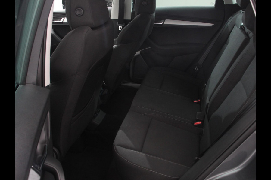 Škoda Karoq 1.5 TSI 150pk Automaat ACT Ambition Navigatie Android Auto / Apple Carplay Climate Control Camera Parkeer sensoren Lichtmetalen Velgen Dab Digitale Cockpit Keyless Start Led Cruise Control Adaptive