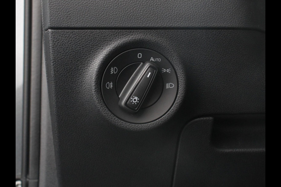 Škoda Karoq 1.5 TSI 150pk Automaat ACT Ambition Navigatie Android Auto / Apple Carplay Climate Control Camera Parkeer sensoren Lichtmetalen Velgen Dab Digitale Cockpit Keyless Start Led Cruise Control Adaptive
