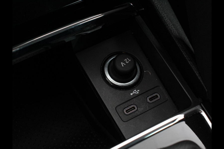 Škoda Karoq 1.5 TSI 150pk Automaat ACT Ambition Navigatie Android Auto / Apple Carplay Climate Control Camera Parkeer sensoren Lichtmetalen Velgen Dab Digitale Cockpit Keyless Start Led Cruise Control Adaptive