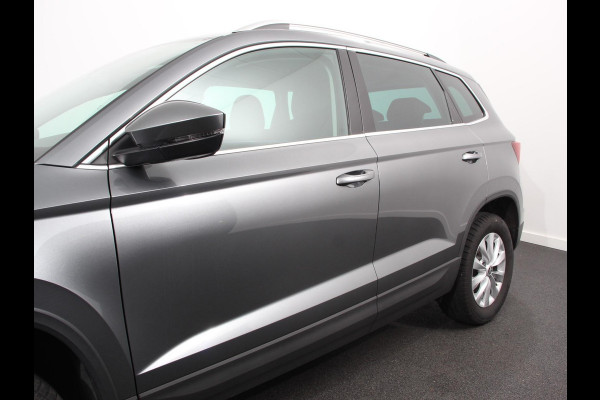 Škoda Karoq 1.5 TSI 150pk Automaat ACT Ambition Navigatie Android Auto / Apple Carplay Climate Control Camera Parkeer sensoren Lichtmetalen Velgen Dab Digitale Cockpit Keyless Start Led Cruise Control Adaptive
