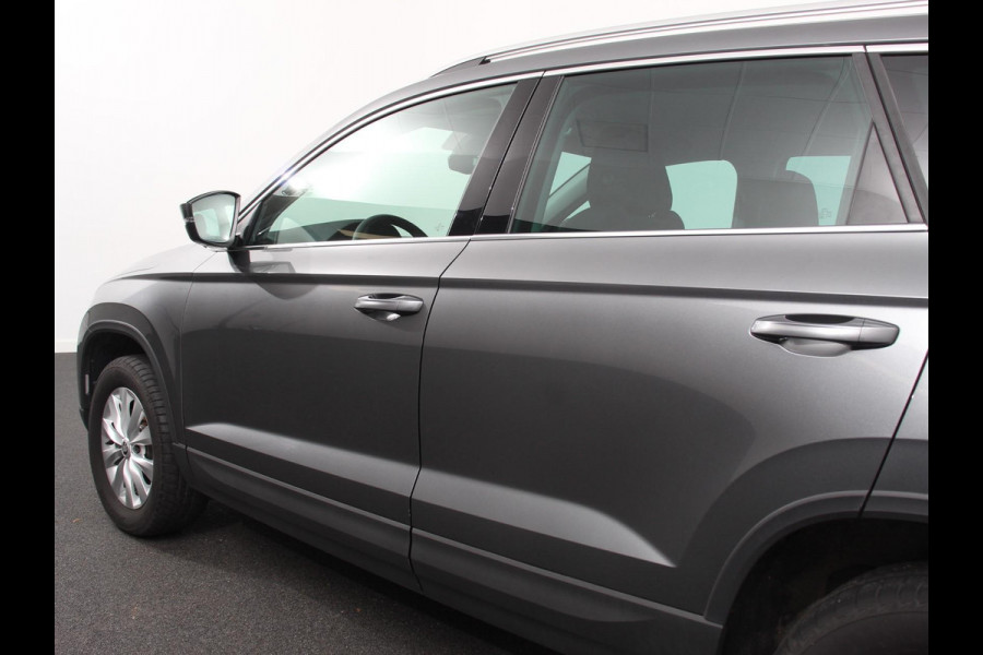Škoda Karoq 1.5 TSI 150pk Automaat ACT Ambition Navigatie Android Auto / Apple Carplay Climate Control Camera Parkeer sensoren Lichtmetalen Velgen Dab Digitale Cockpit Keyless Start Led Cruise Control Adaptive