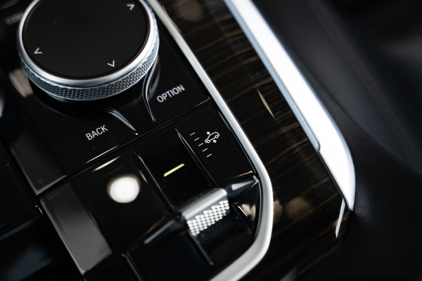 BMW X5 xDrive45e High Executive - Panorama | Laser | 360 Camera | Luchtvering | Memory