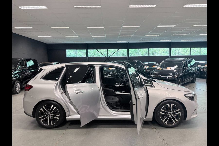 Mercedes-Benz B-Klasse 180 Business Line NAVI/V-COCKPIT/CAM/DAB/ECC/PDC/CRUISE/TREKH///