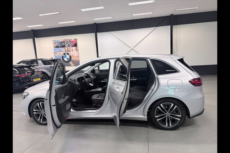 Mercedes-Benz B-Klasse 180 Business Line NAVI/V-COCKPIT/CAM/DAB/ECC/PDC/CRUISE/TREKH///