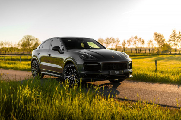 Porsche Cayenne Coupé 3.0 E-Hybrid Platinum Edition Sport Design Luchtvering Pano Soft Black Optic Close 22''