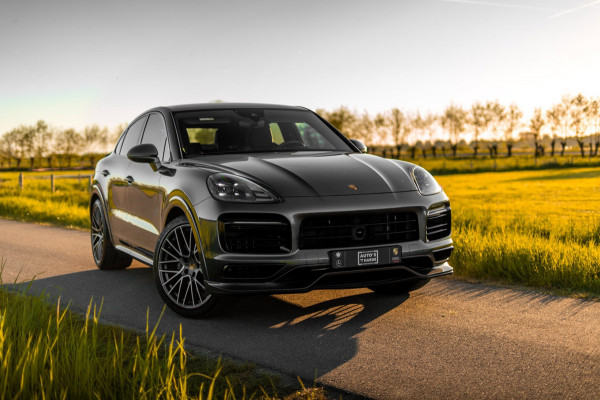 Porsche Cayenne Coupé 3.0 E-Hybrid Platinum Edition Sport Design Luchtvering Pano Soft Black Optic Close 22''