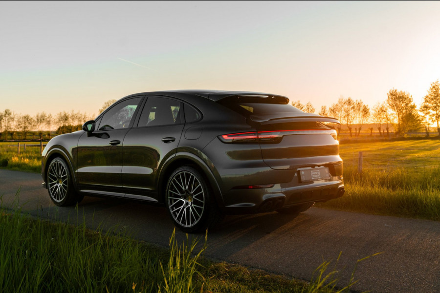 Porsche Cayenne Coupé 3.0 E-Hybrid Platinum Edition Sport Design Luchtvering Pano Soft Black Optic Close 22''