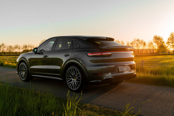 Porsche Cayenne Coupé 3.0 E-Hybrid Platinum Edition Sport Design Luchtvering Pano Soft Black Optic Close 22''