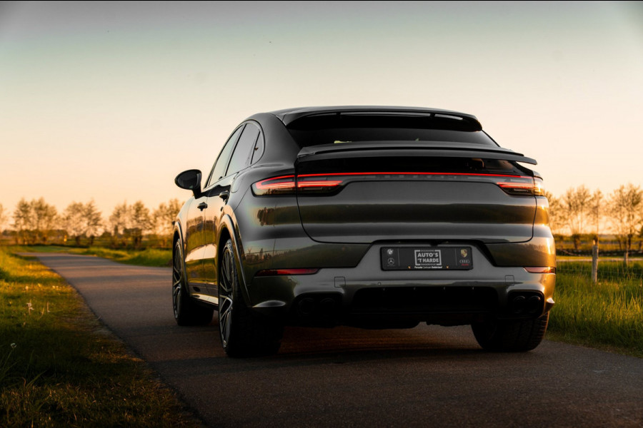 Porsche Cayenne Coupé 3.0 E-Hybrid Platinum Edition Sport Design Luchtvering Pano Soft Black Optic Close 22''