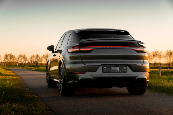 Porsche Cayenne Coupé 3.0 E-Hybrid Platinum Edition Sport Design Luchtvering Pano Soft Black Optic Close 22''