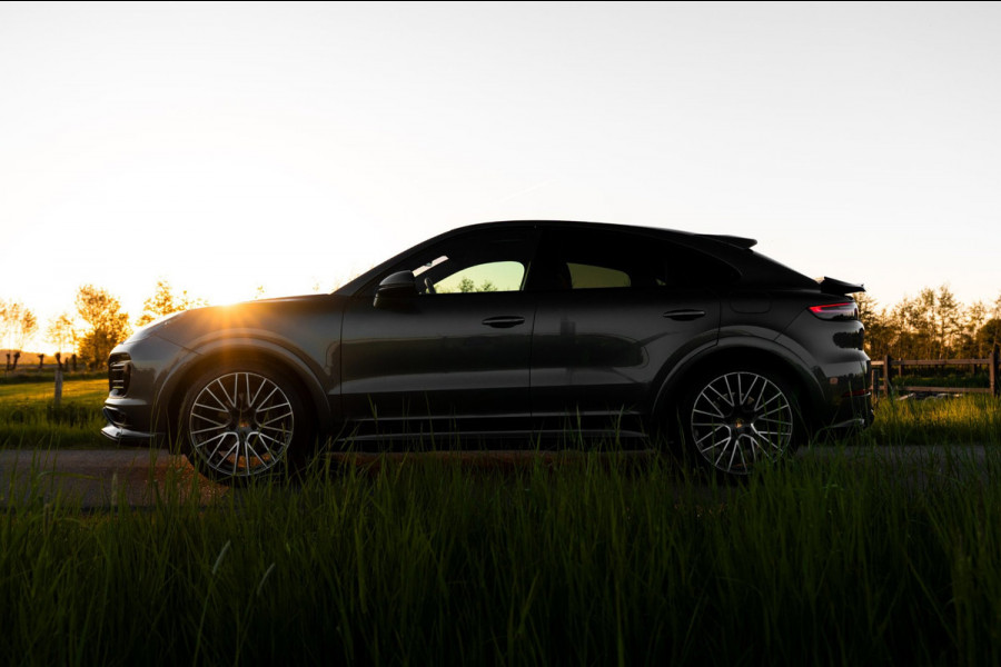 Porsche Cayenne Coupé 3.0 E-Hybrid Platinum Edition Sport Design Luchtvering Pano Soft Black Optic Close 22''