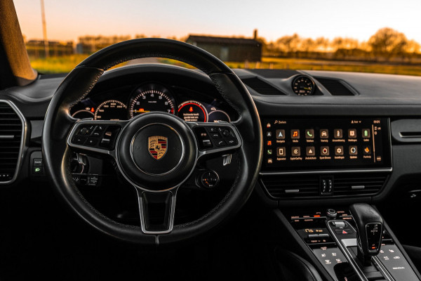 Porsche Cayenne Coupé 3.0 E-Hybrid Platinum Edition Sport Design Luchtvering Pano Soft Black Optic Close 22''