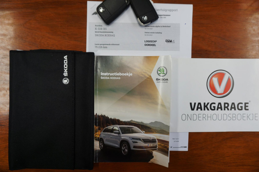 Škoda Kodiaq 1.5 TSI/Wegklapbare trekhaak/Camera/Leer-Stof/ Moon white metallic.