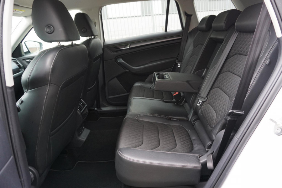 Škoda Kodiaq 1.5 TSI/Wegklapbare trekhaak/Camera/Leer-Stof/ Moon white metallic.