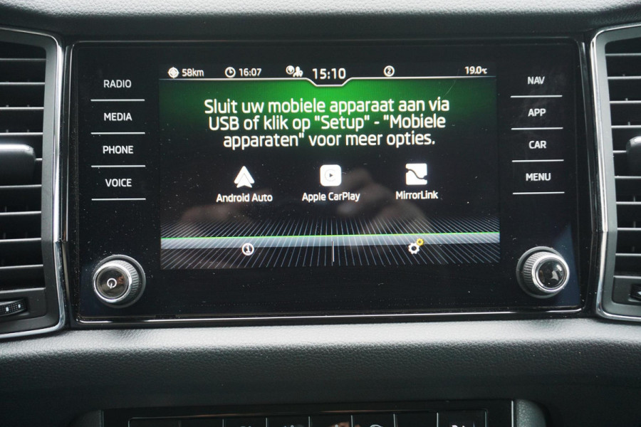 Škoda Kodiaq 1.5 TSI/Wegklapbare trekhaak/Camera/Leer-Stof/ Moon white metallic.