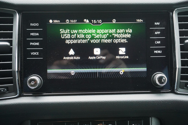 Škoda Kodiaq 1.5 TSI/Wegklapbare trekhaak/Camera/Leer-Stof/ Moon white metallic.